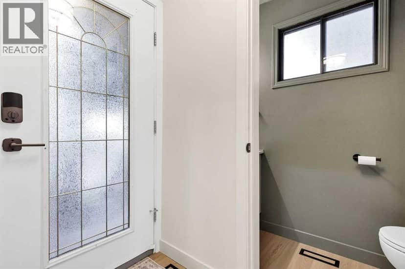 2416 14 Avenue NW — photo 19 of 40