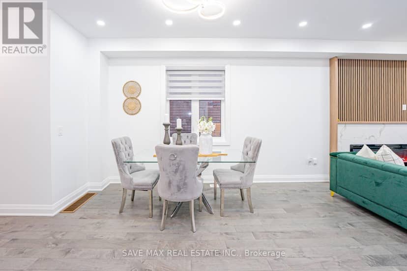 42 Prince Philip Boulevard — photo 10 of 40