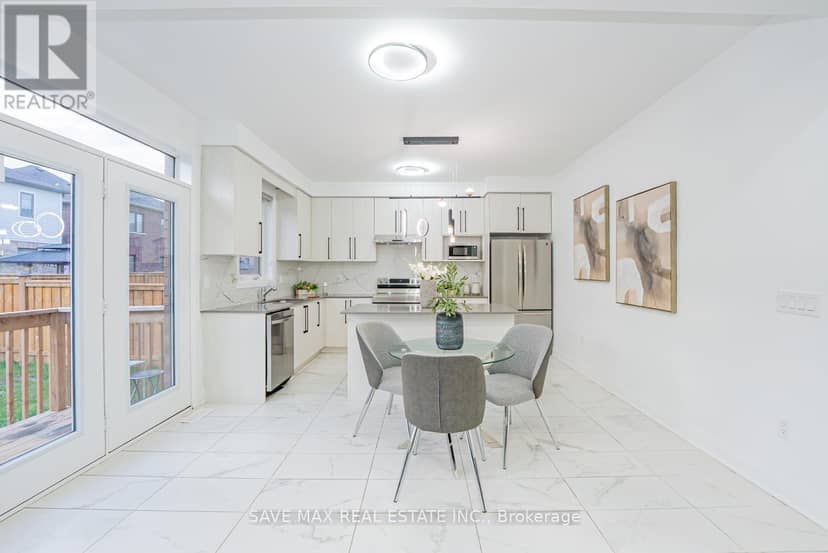 42 Prince Philip Boulevard — photo 15 of 40