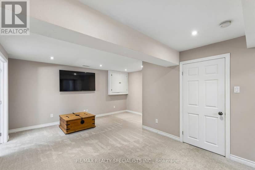375 Fairway Road — photo 21 of 39