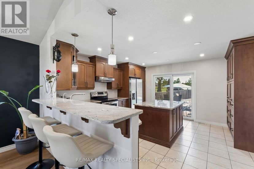 375 Fairway Road — photo 9 of 39