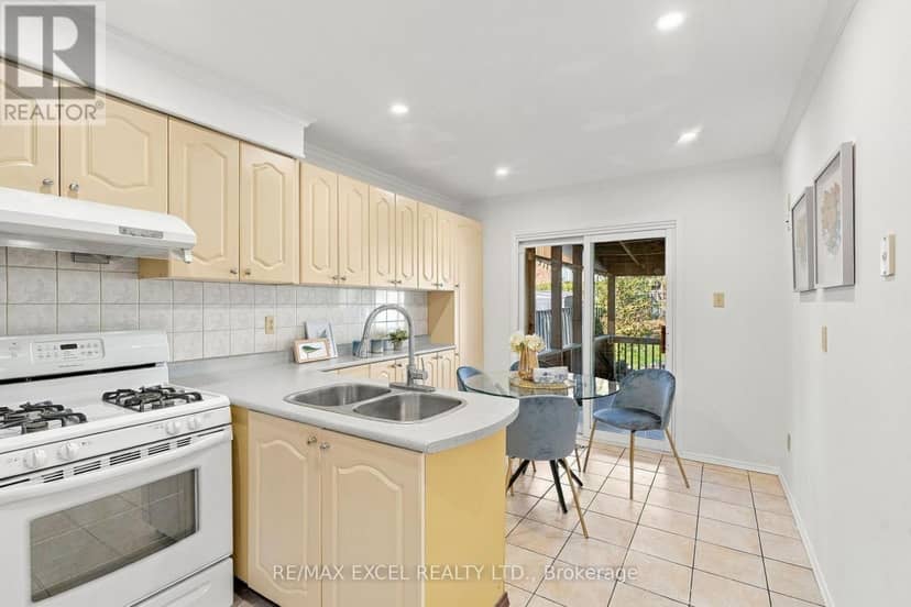 97 Tangmere Crescent — photo 16 of 40