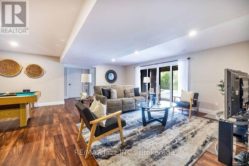 411 Sunset Crescent — photo 31 of 40