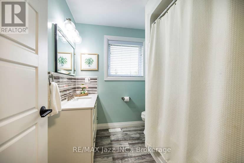 411 Sunset Crescent — photo 29 of 40