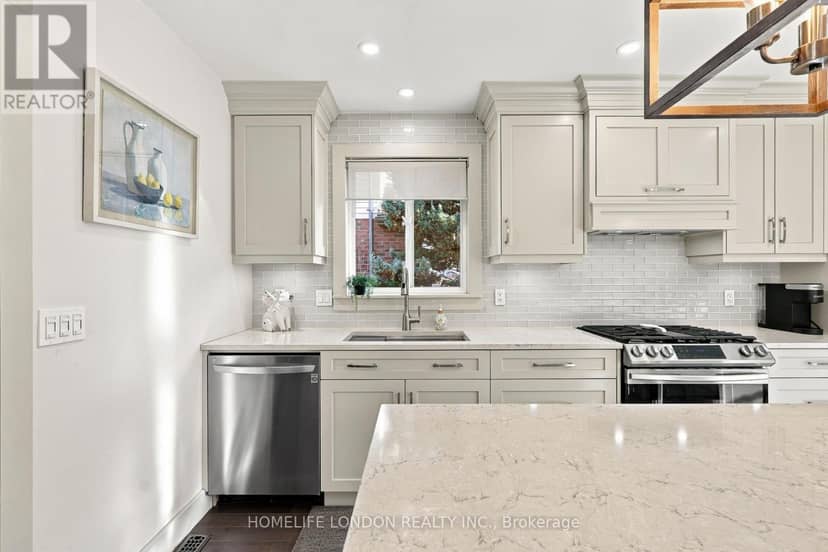 2195 Thornicroft Crescent E — photo 16 of 40