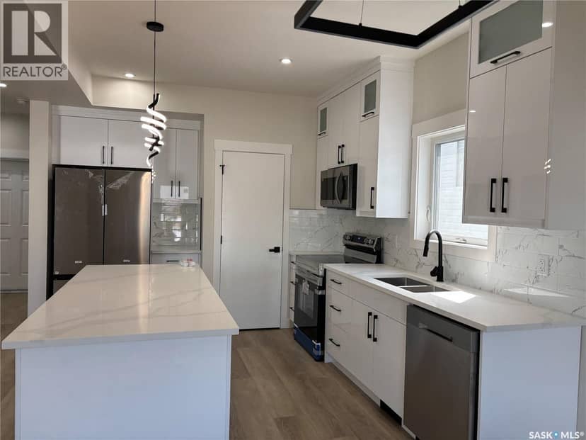 222 Veterans DRIVE — photo 8 of 16