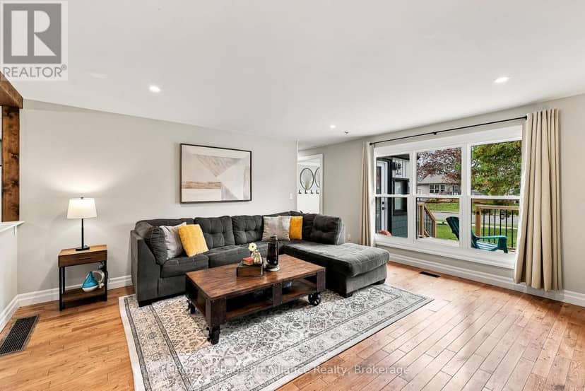 41 Centre Street — photo 11 of 40
