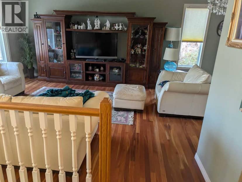 1009 22 Avenue — photo 14 of 36