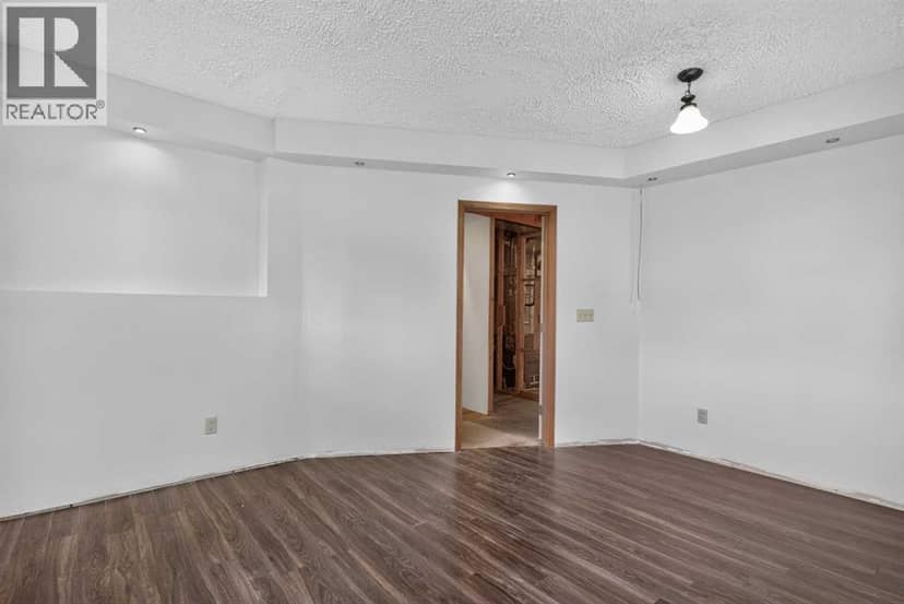 10407 102 Ave — photo 35 of 40