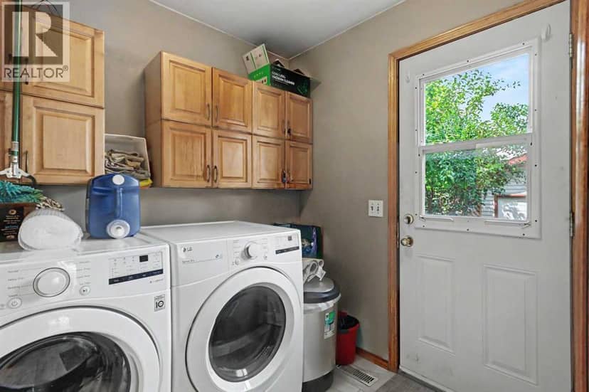 311 Erin Circle SE — photo 10 of 38