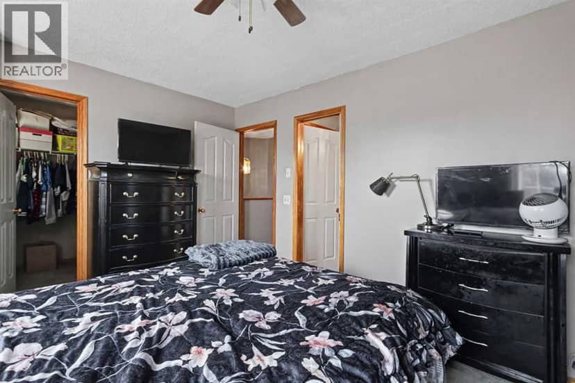 311 Erin Circle SE — photo 15 of 38