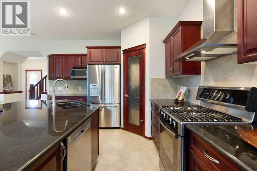 66 Cougarstone Close SW — photo 10 of 38