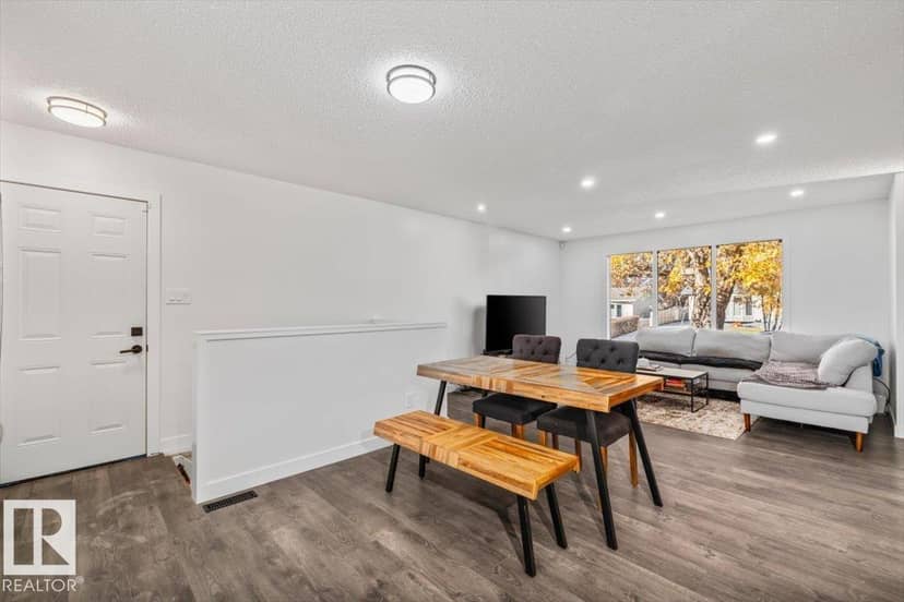 42 Glengarry Cr — photo 13 of 32