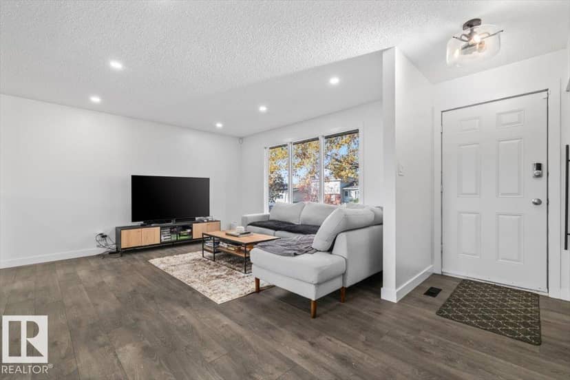 42 Glengarry Cr, Sherwood Park, photo 3