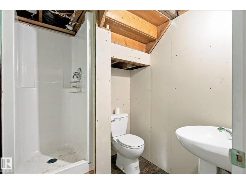 7308 77 ST NW — photo 32 of 40