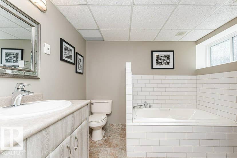 10439 14 AV NW NW — photo 35 of 40