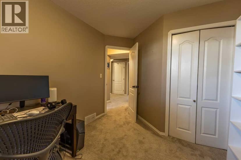 4430 47 Avenue — photo 15 of 24