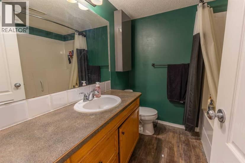 4430 47 Avenue — photo 18 of 24