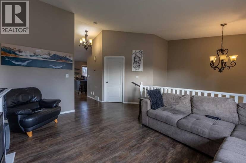 4430 47 Avenue, Sylvan Lake, photo 5