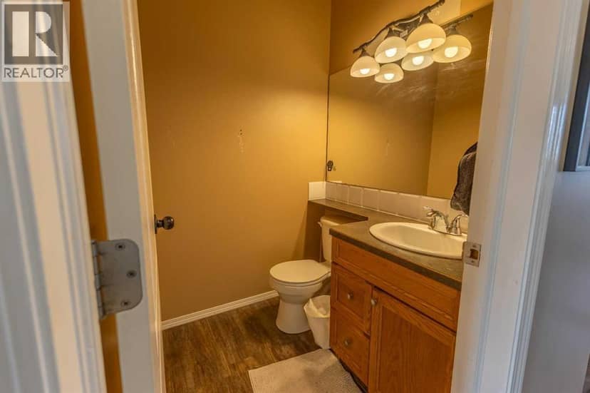 4430 47 Avenue — photo 10 of 24