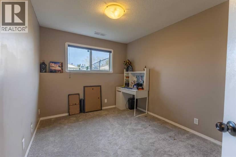 4430 47 Avenue — photo 16 of 24