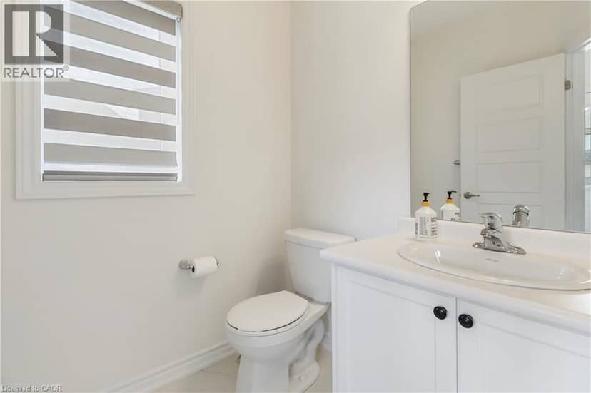 49 DENNIS Avenue — photo 10 of 32
