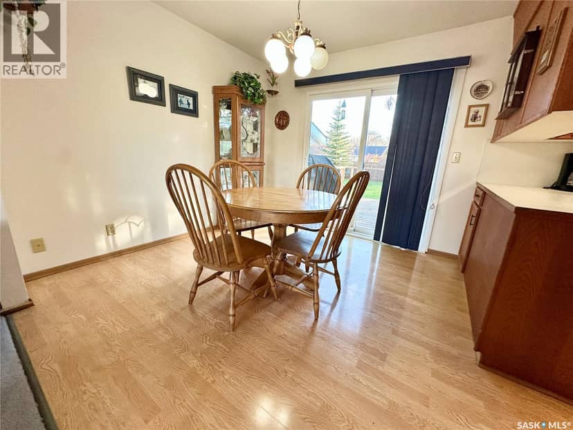 236 13th STREET NE, Weyburn, photo 5