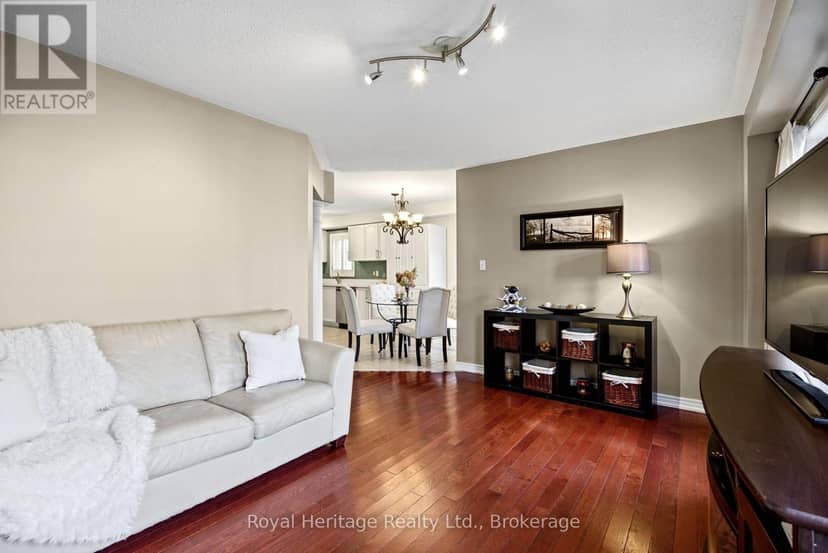 65 Cranborne Crescent — photo 11 of 29