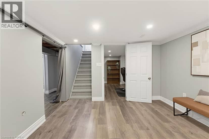 38 VARADI Avenue — photo 15 of 36