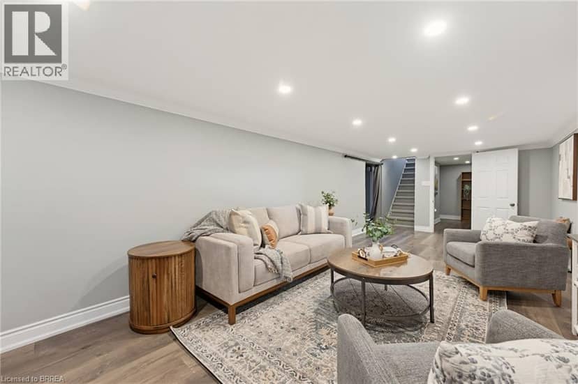 38 VARADI Avenue — photo 17 of 36