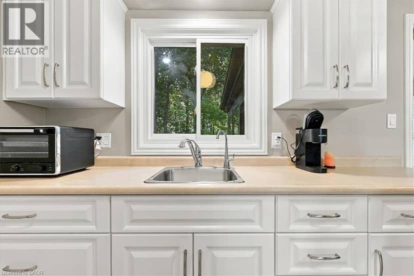 80 CHURCHILL Drive — photo 10 of 40