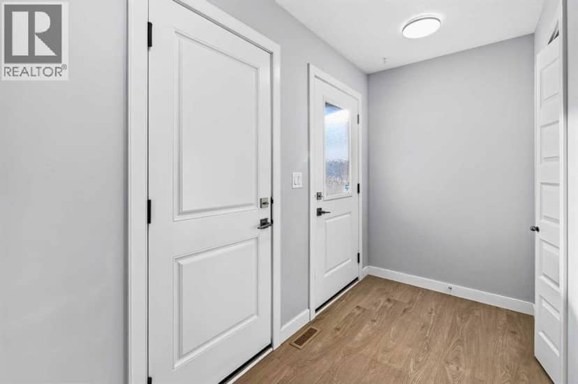 10 Travis Close, Red Deer, photo 2