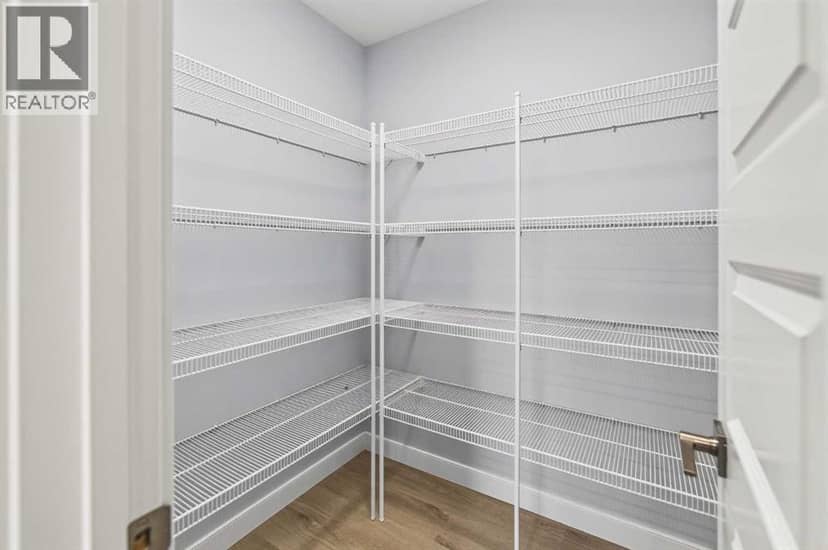 10 Travis Close, Red Deer, photo 6