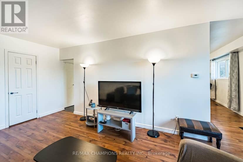 17 - 925 Bayly Street — photo 16 of 37