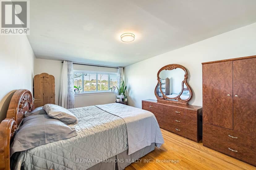 17 - 925 Bayly Street — photo 20 of 37