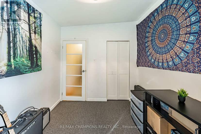 17 - 925 Bayly Street — photo 29 of 37