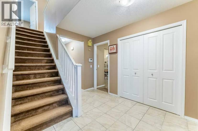 19 Silverado Skies Bay SW — photo 13 of 35