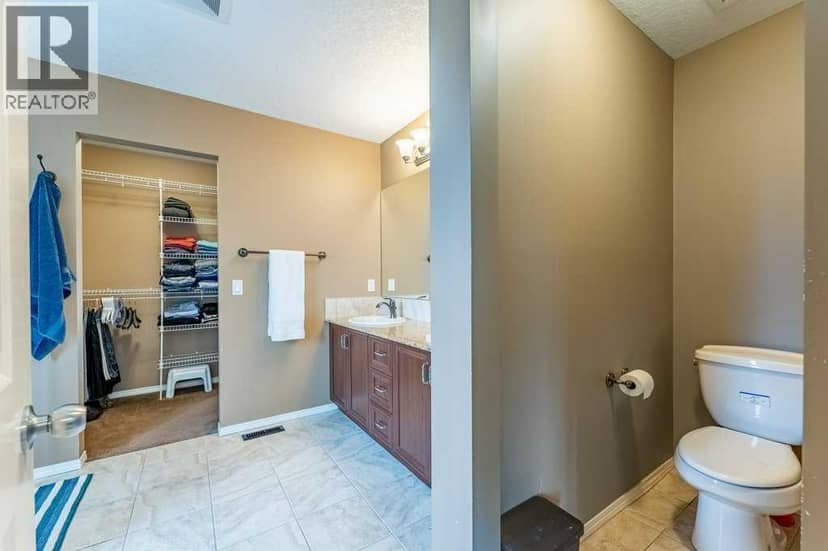 19 Silverado Skies Bay SW — photo 18 of 35