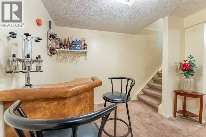 552 Queenston Gardens SE — photo 21 of 26
