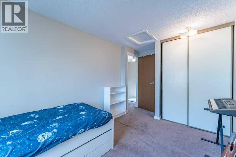 552 Queenston Gardens SE — photo 16 of 26