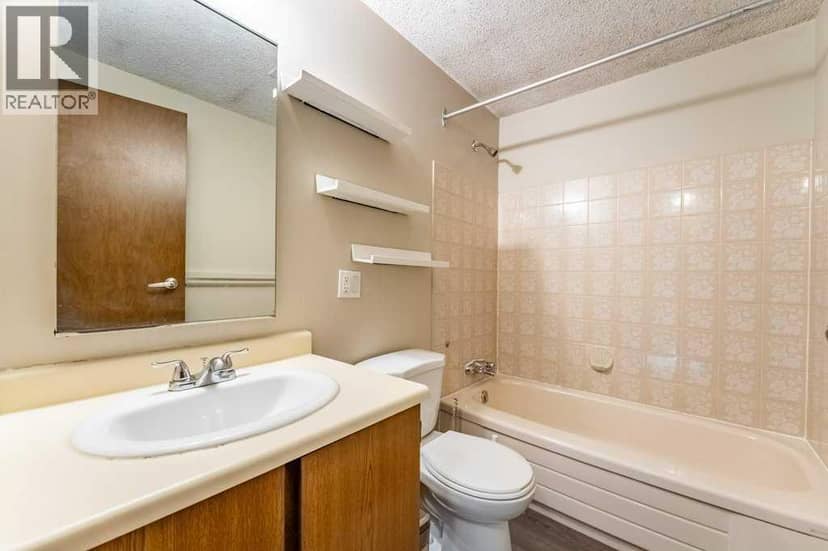 552 Queenston Gardens SE — photo 14 of 26