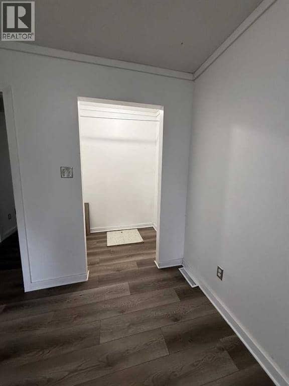 10104 99 Street, High Level, photo 3