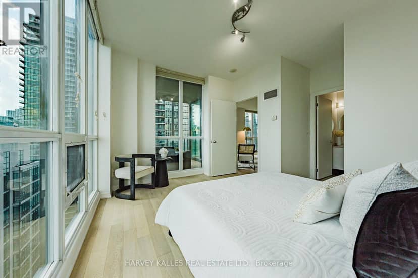 3211 - 16 Yonge Street — photo 19 of 40