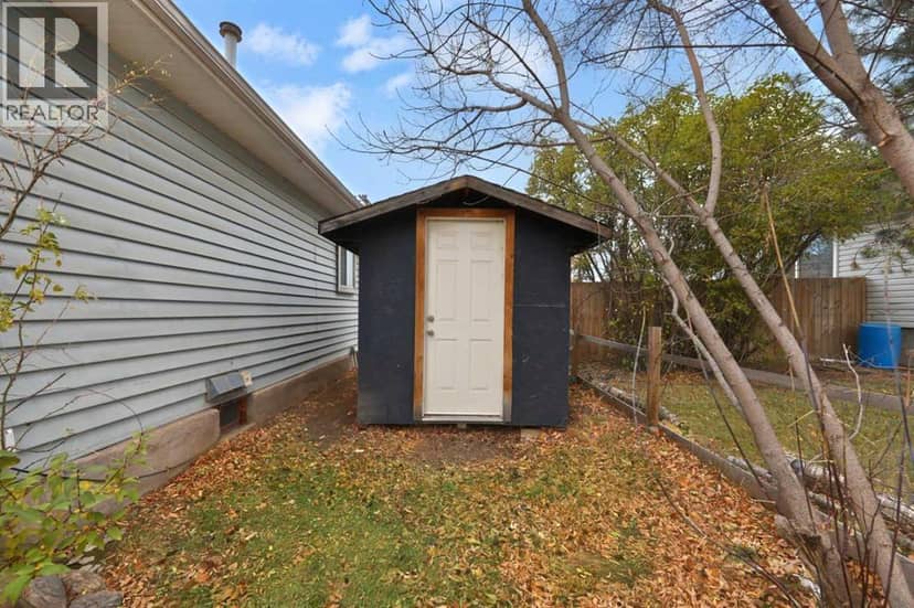4610 47 Street — photo 32 of 35
