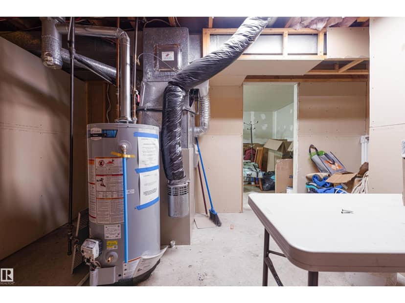 9224 82 ST — photo 34 of 38