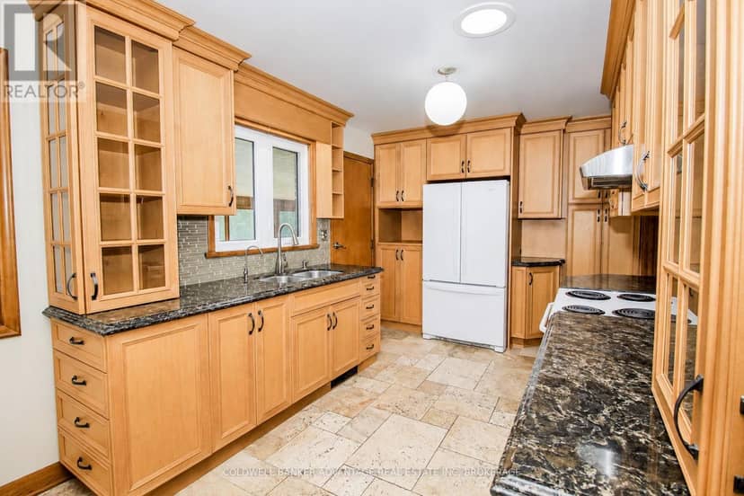 490 Niagara Street — photo 12 of 40