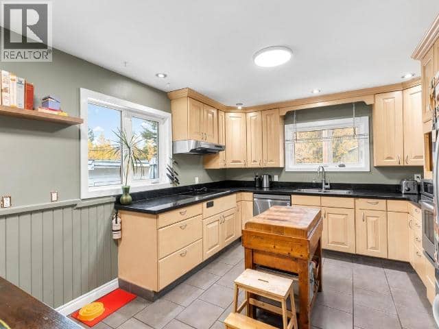 29 10th Avenue — photo 9 of 37