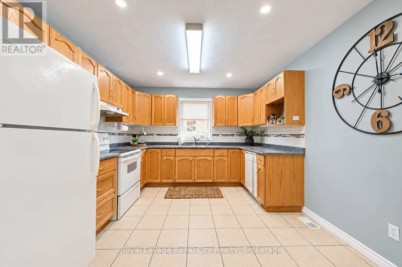 91 Harper Crescent — photo 10 of 40