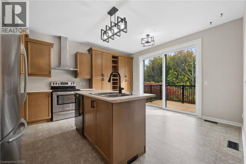 83 GLAZEBROOK Crescent — photo 12 of 40
