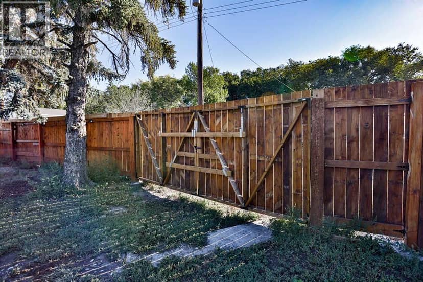 513 19 Street N — photo 21 of 23